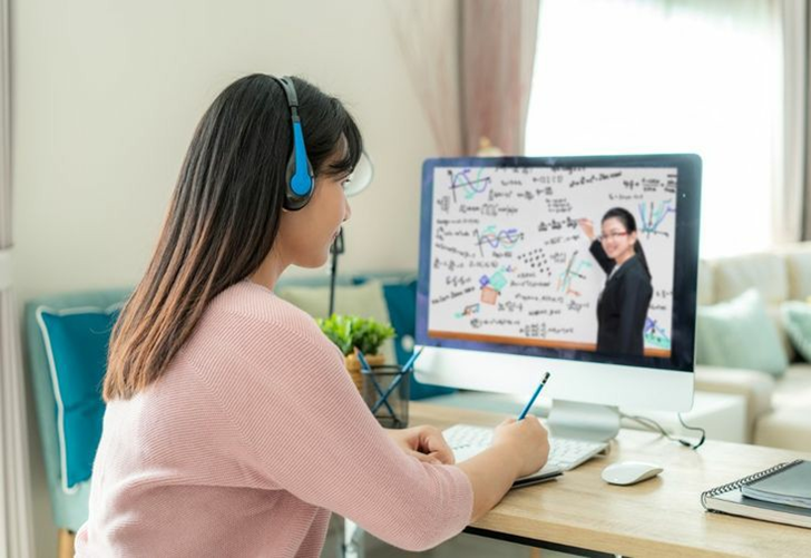 A student attending online class from home