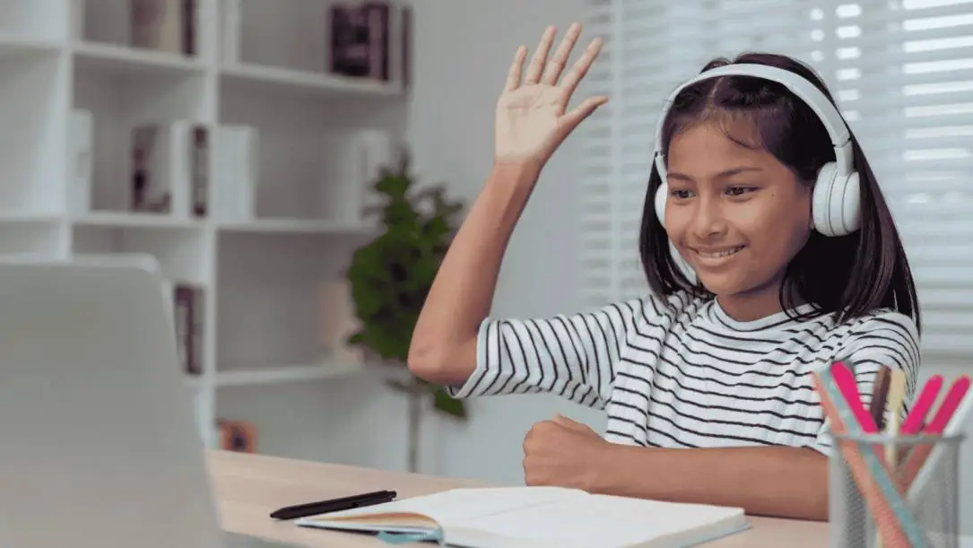 Girl attending Online Tuition 